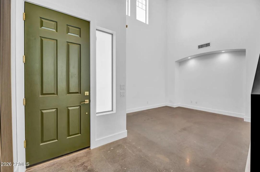 Real Estate Picture 3