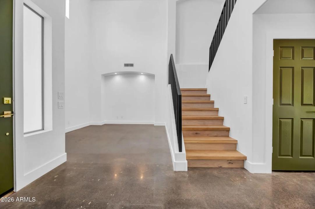 Real Estate Picture 4