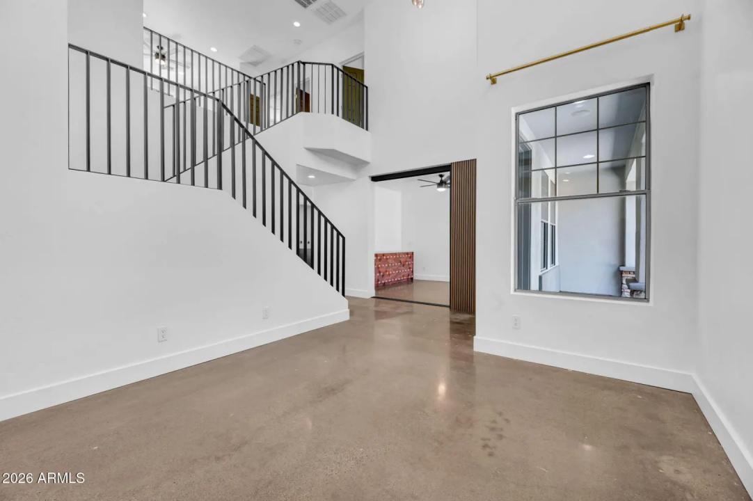 Real Estate Picture 5