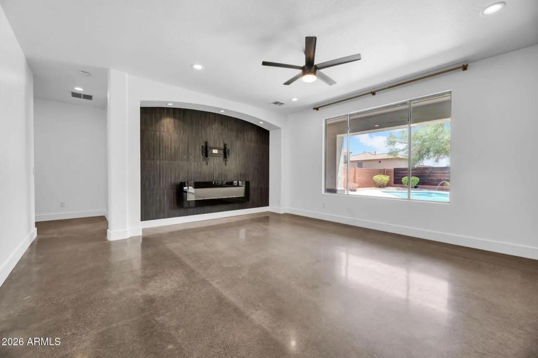 Real Estate Picture 8