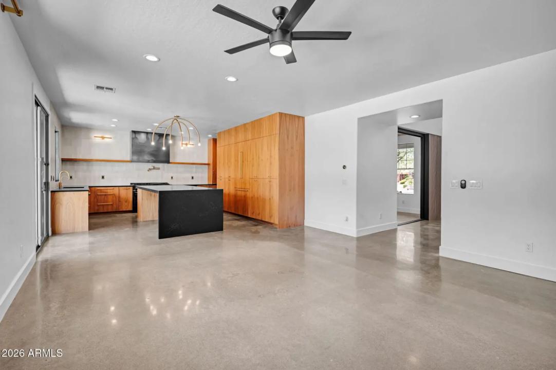 Real Estate Picture 10