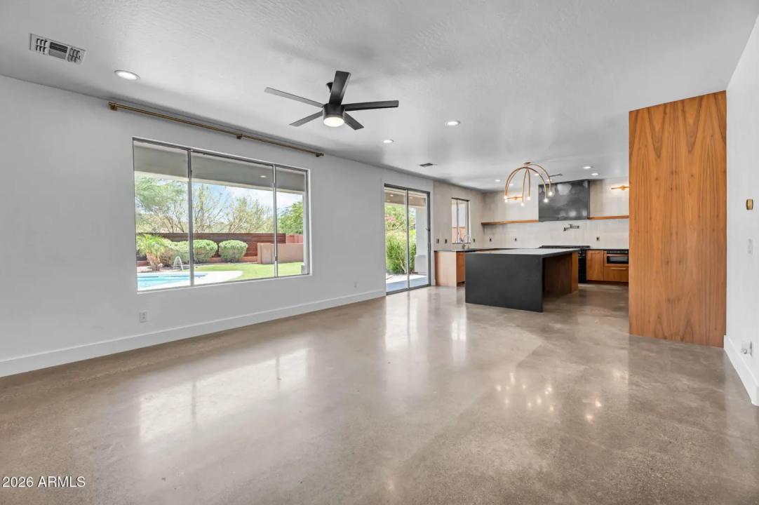 Real Estate Picture 11