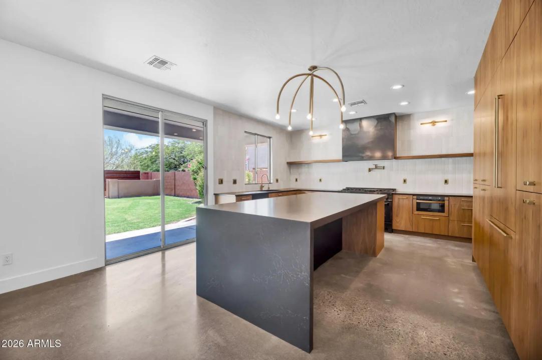 Real Estate Picture 12