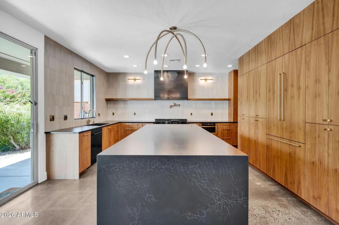 Real Estate Picture 13