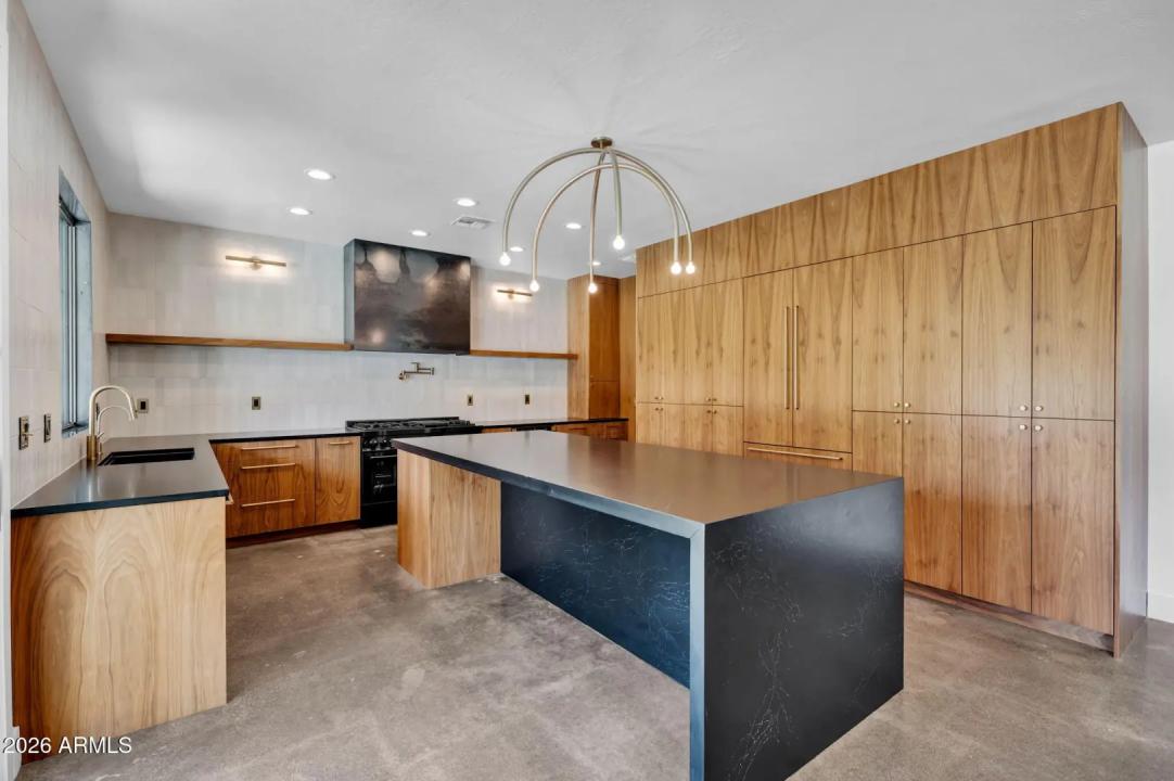 Real Estate Picture 14