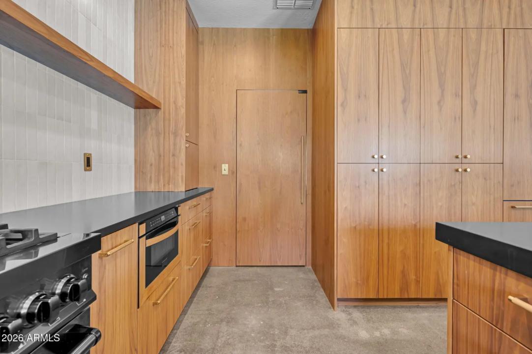 Real Estate Picture 18