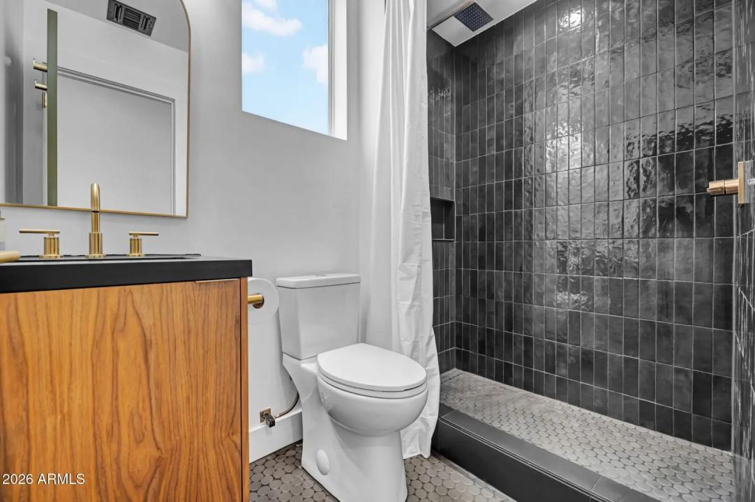 Real Estate Picture 21
