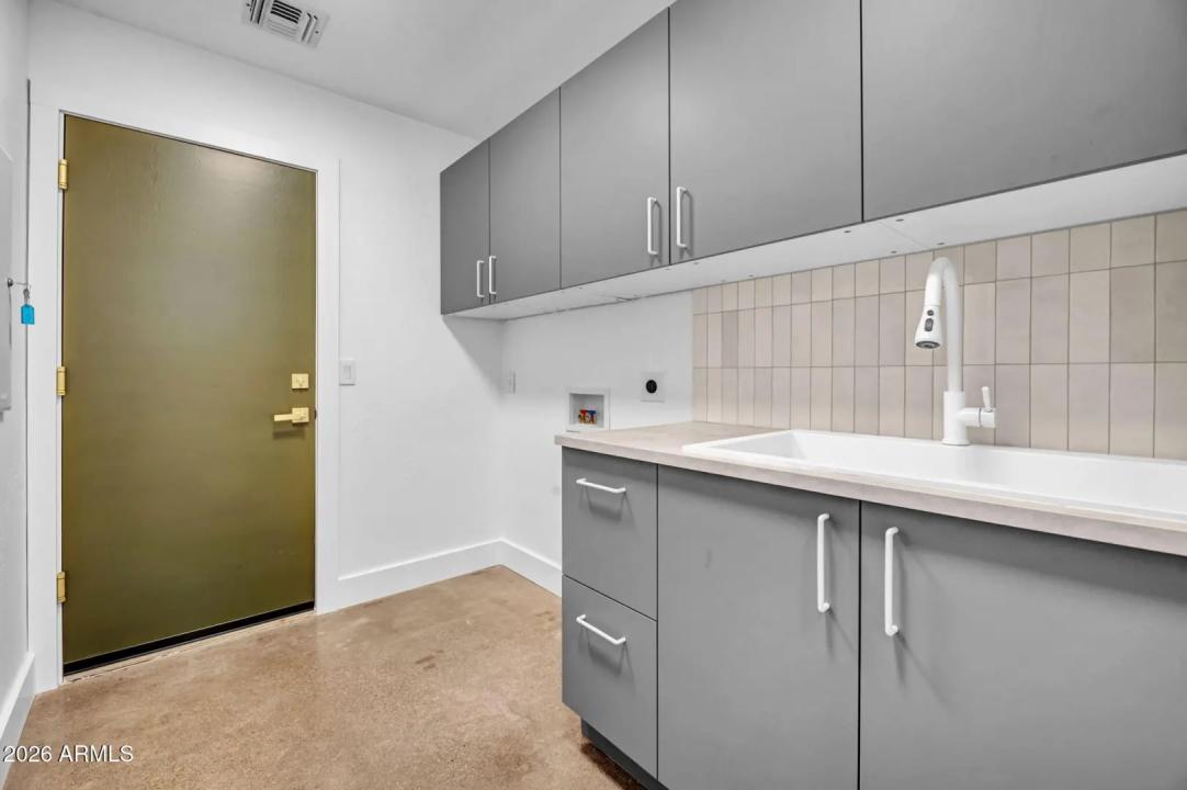 Real Estate Picture 22