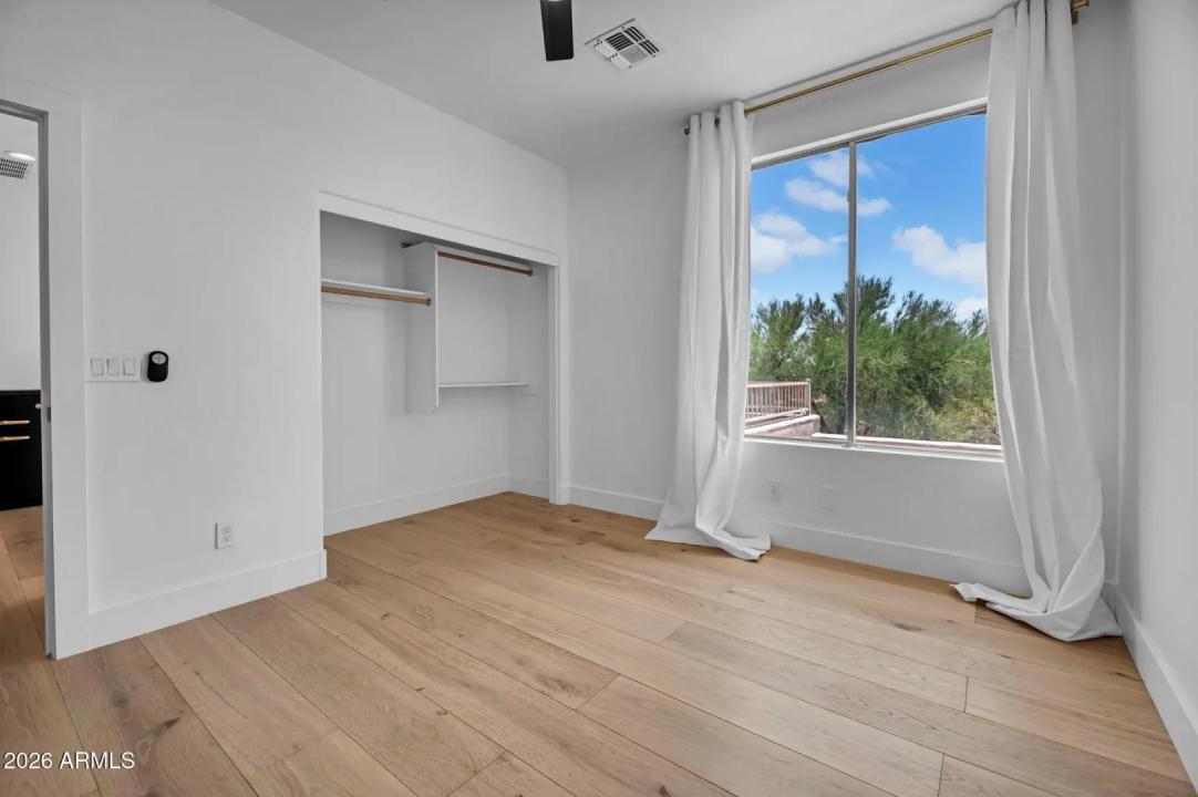 Real Estate Picture 25