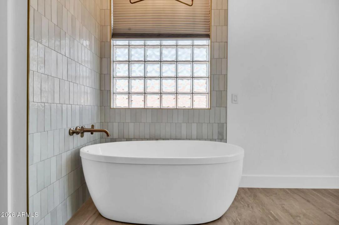 Real Estate Picture 32