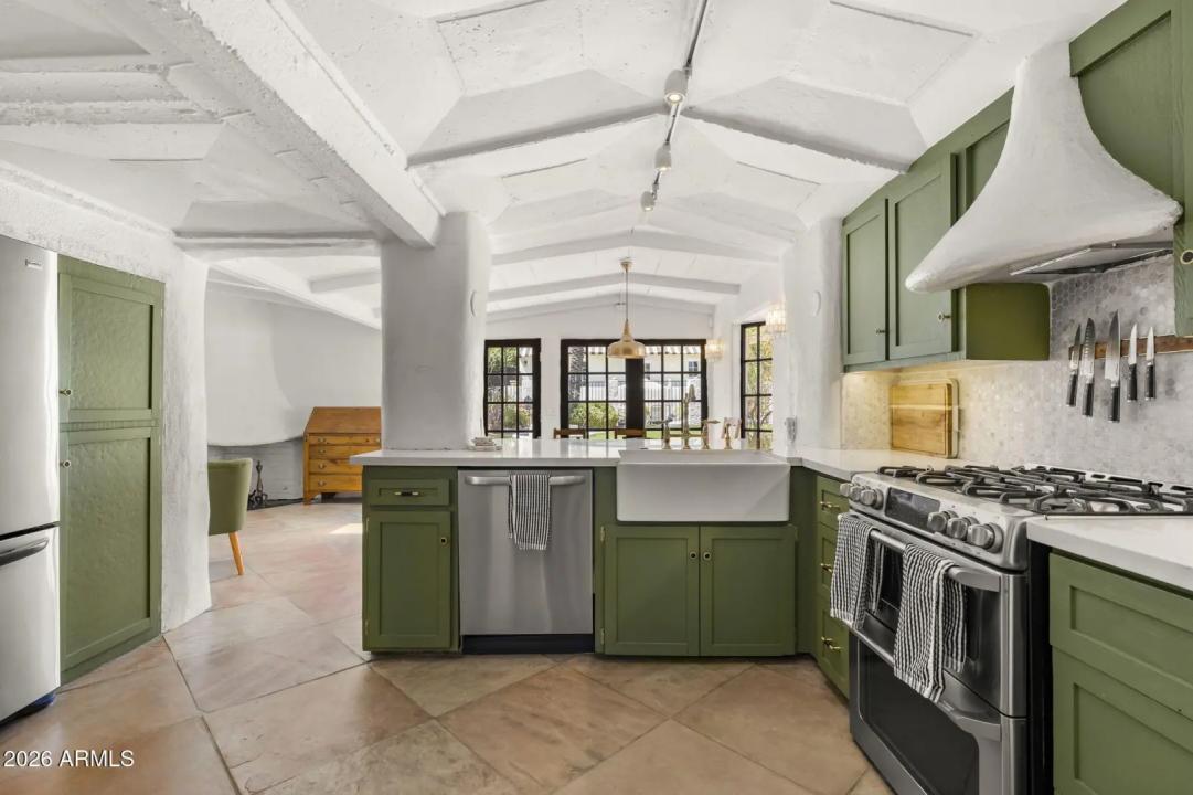 Real Estate Picture 10