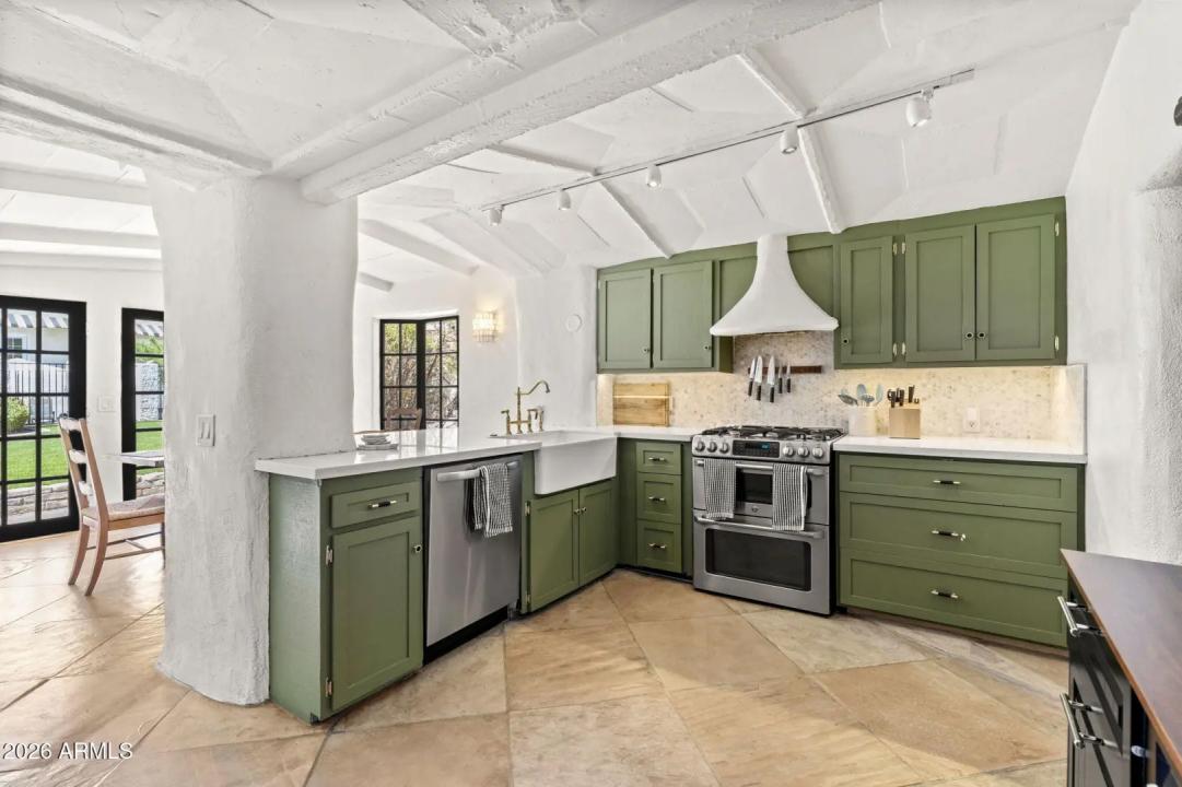 Real Estate Picture 11