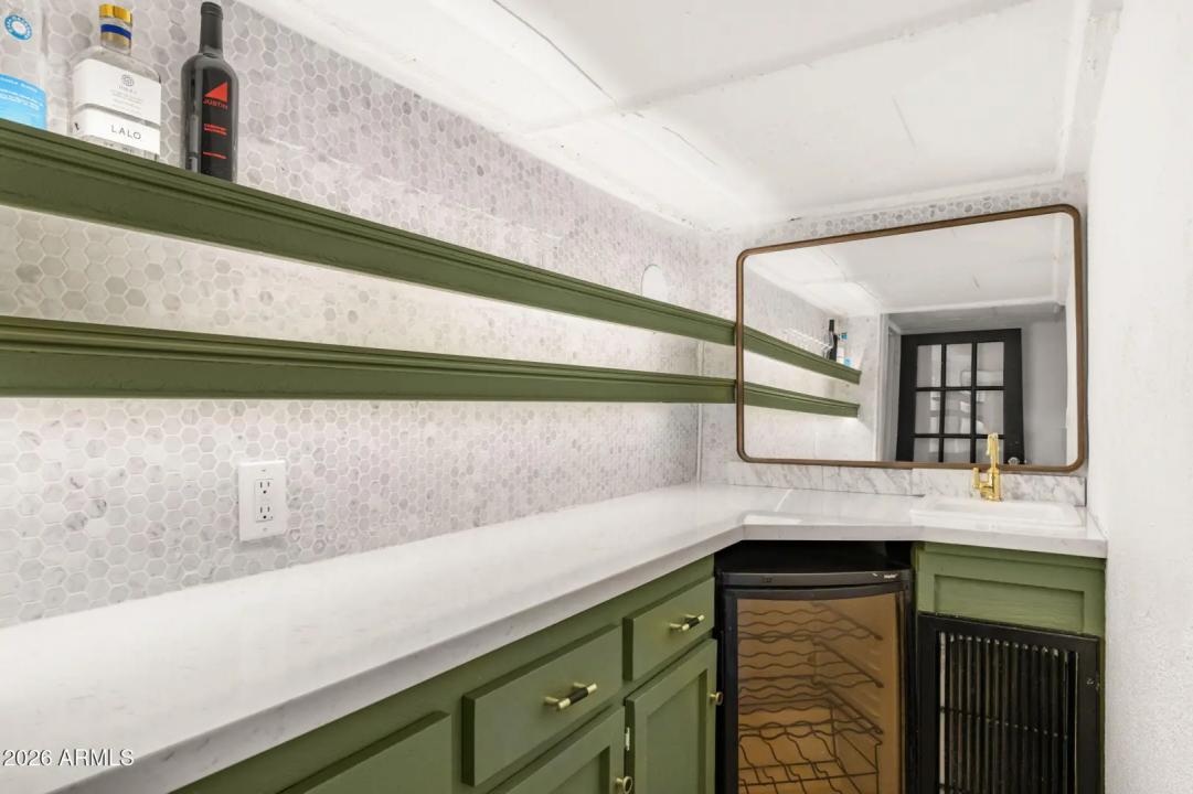 Real Estate Picture 14