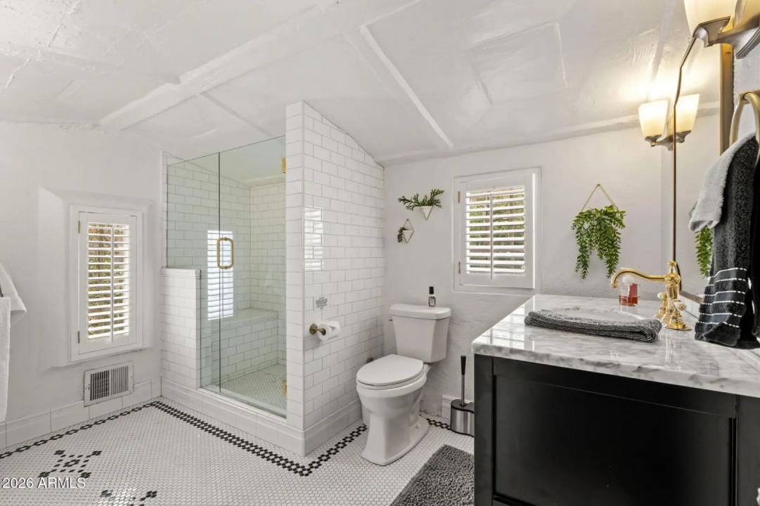 Real Estate Picture 20