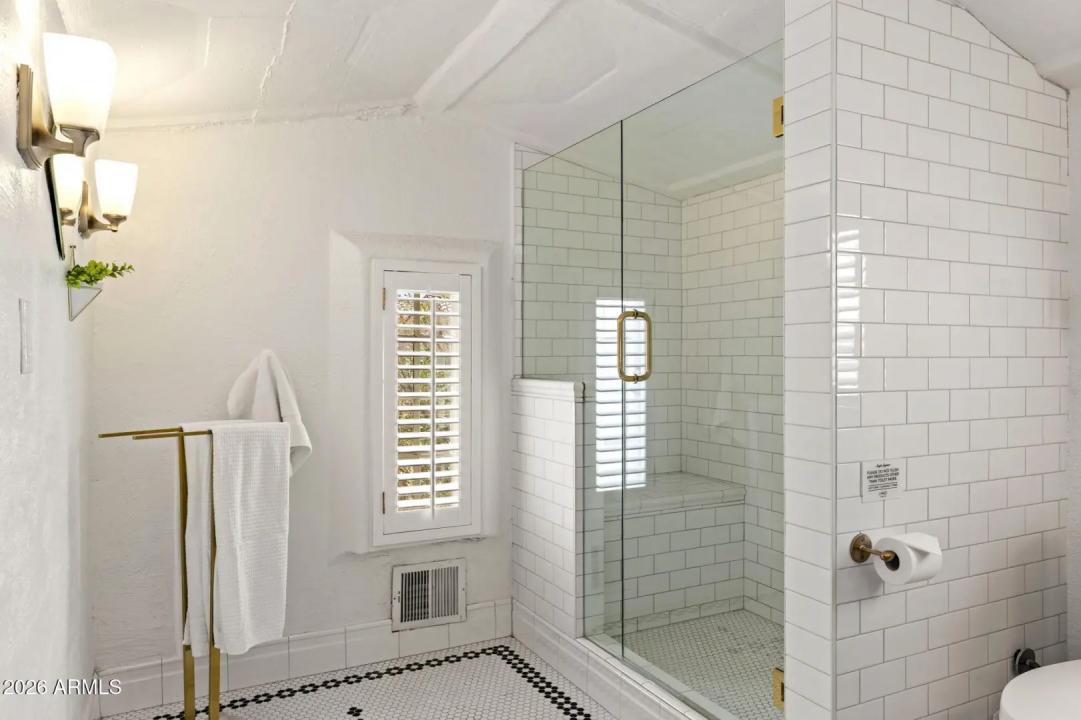 Real Estate Picture 22