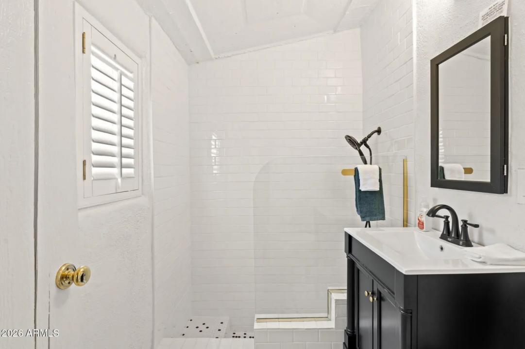 Real Estate Picture 25