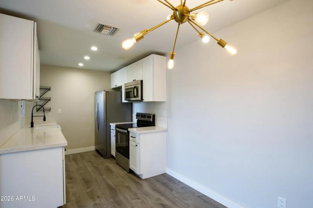 Real Estate Picture 7
