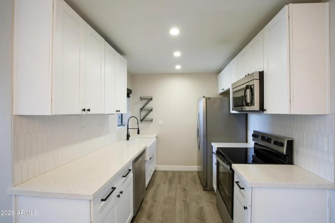 Real Estate Picture 8