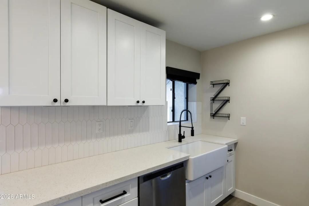 Real Estate Picture 9