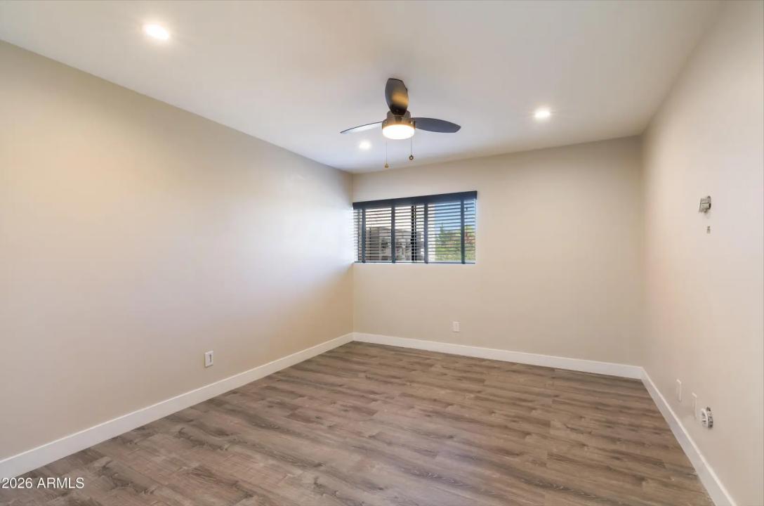 Real Estate Picture 12