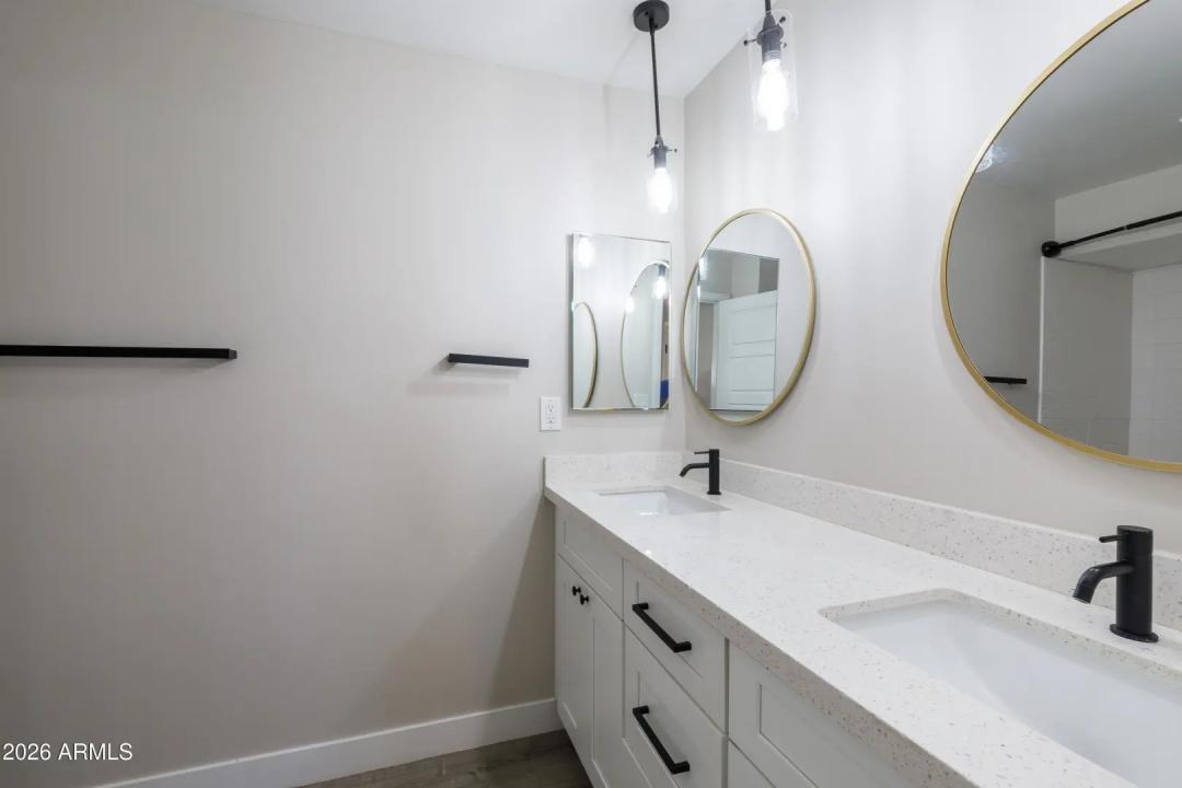 Real Estate Picture 14