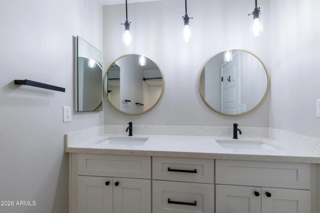 Real Estate Picture 15