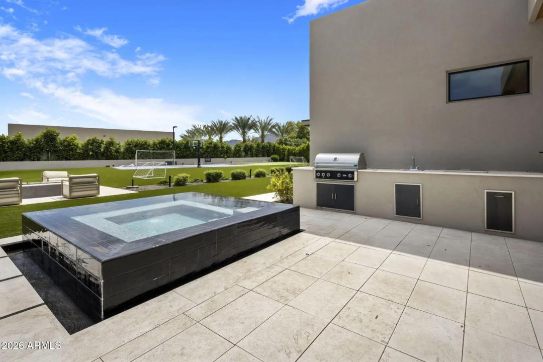 Real Estate Picture 16