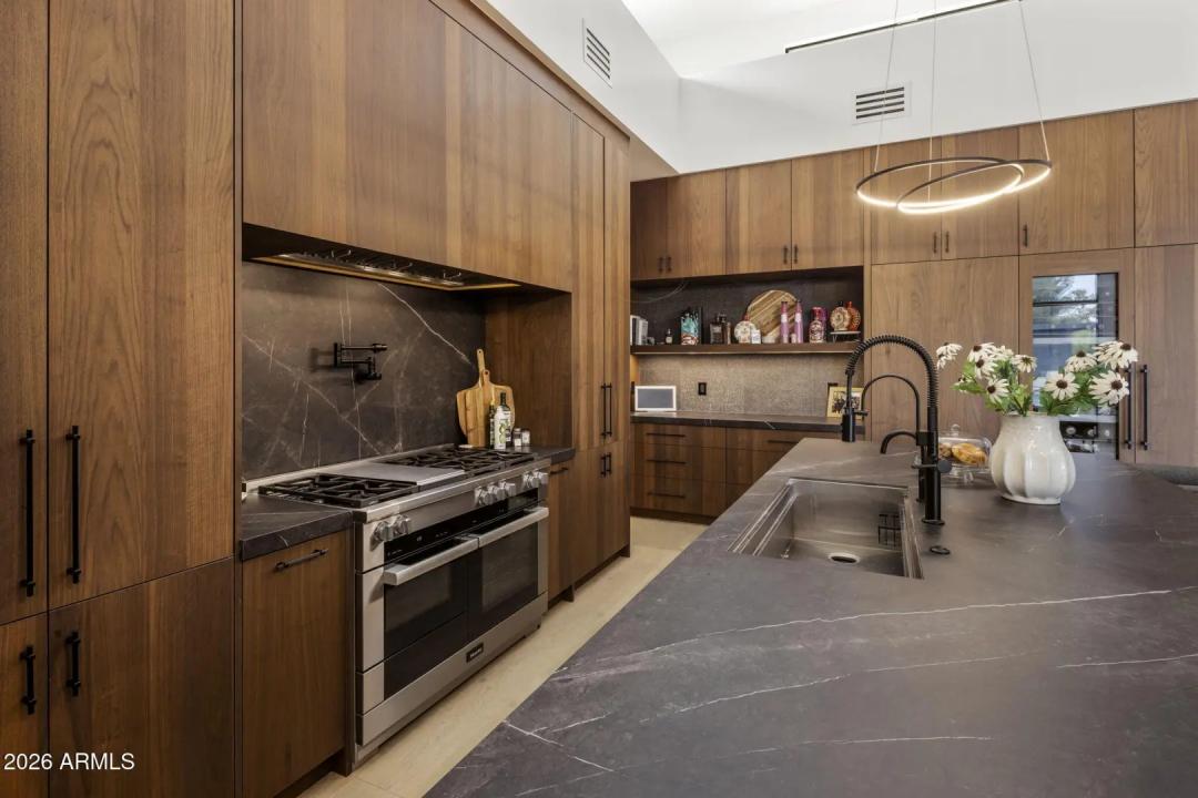 Real Estate Picture 13