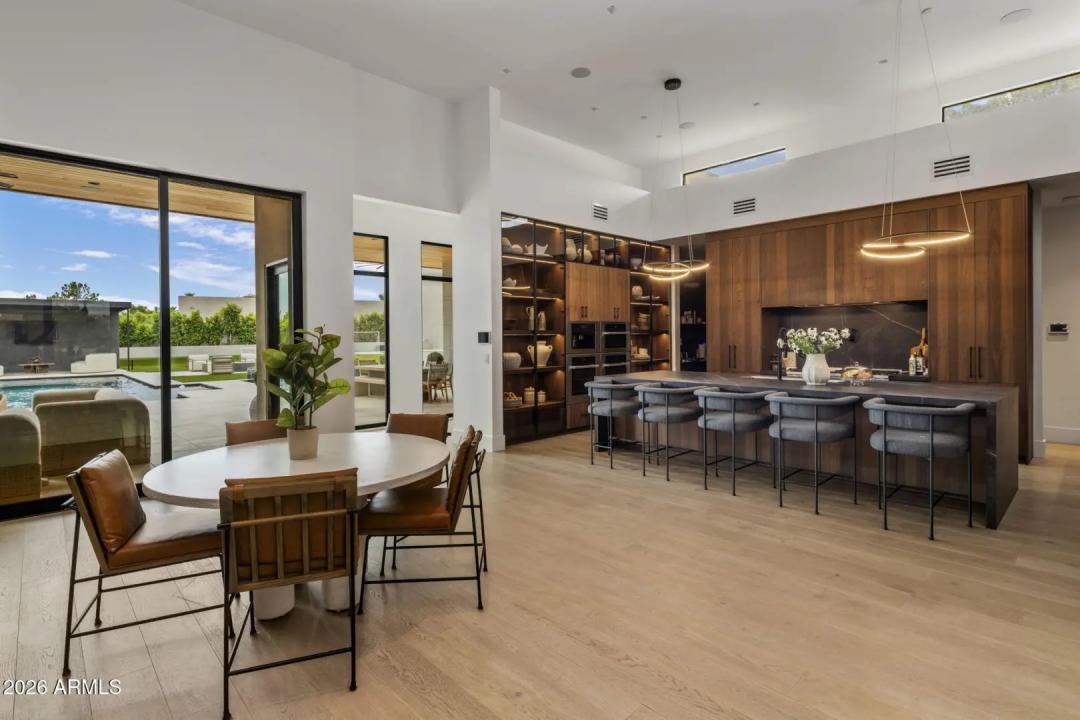 Real Estate Picture 18