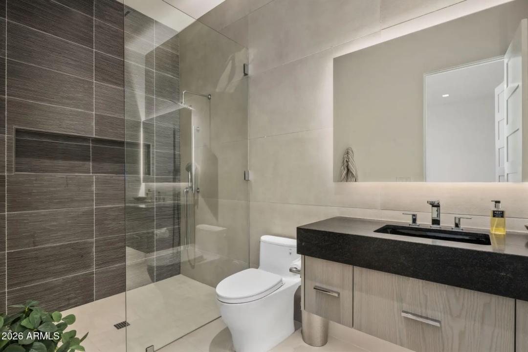 Real Estate Picture 25