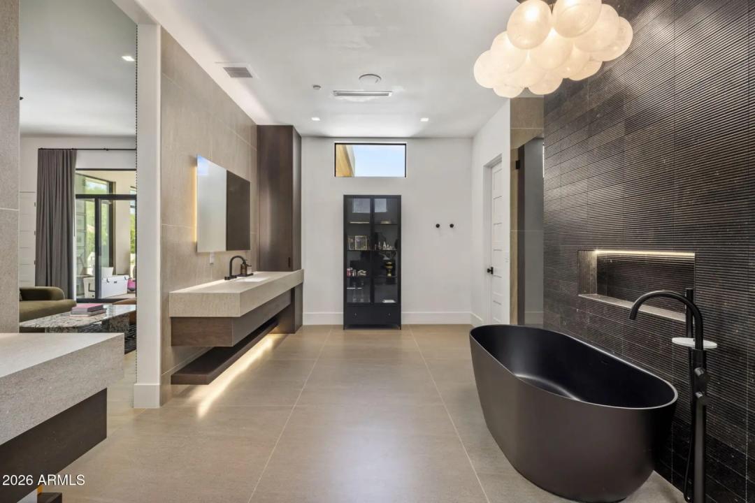 Real Estate Picture 11