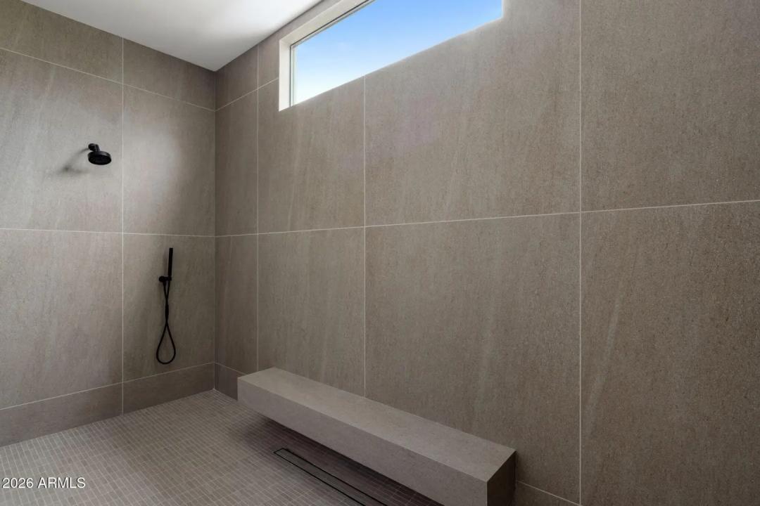 Real Estate Picture 24