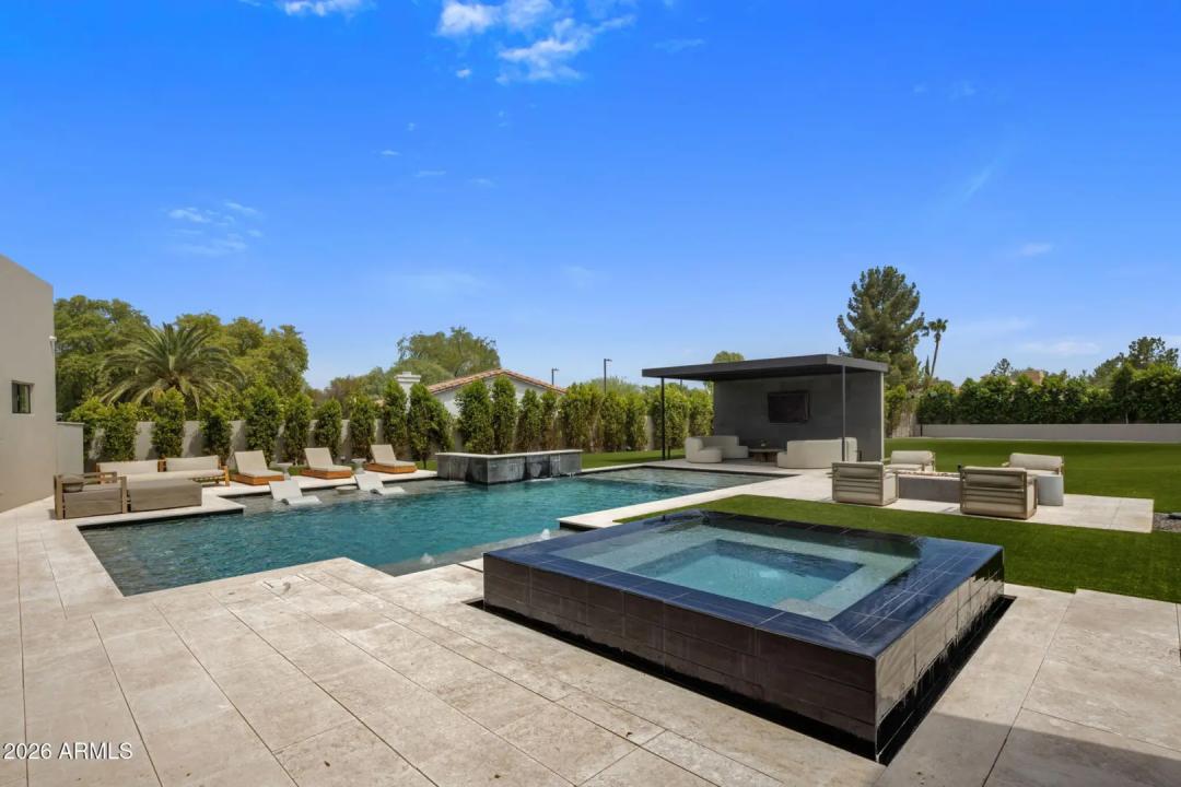 Real Estate Picture 8