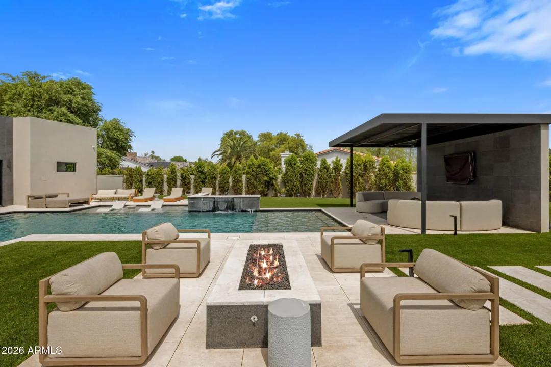Real Estate Picture 3