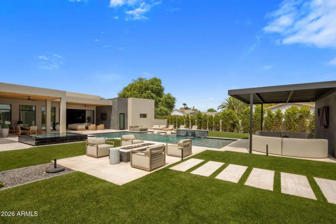 Real Estate Picture 12