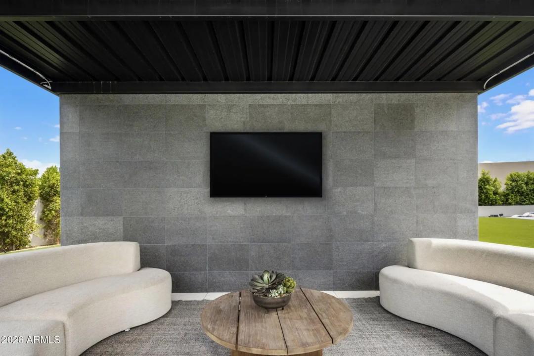 Real Estate Picture 9