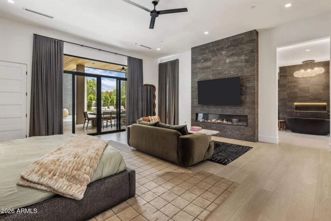 Real Estate Picture 7