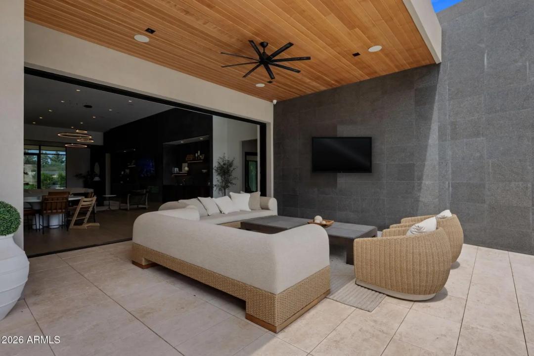 Real Estate Picture 5