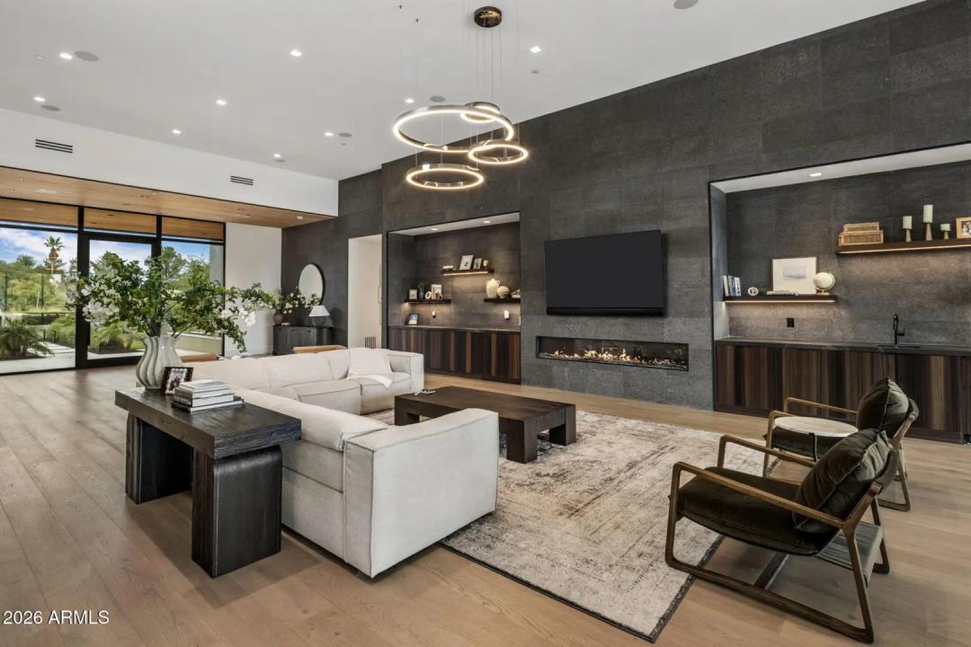 Real Estate Picture 4