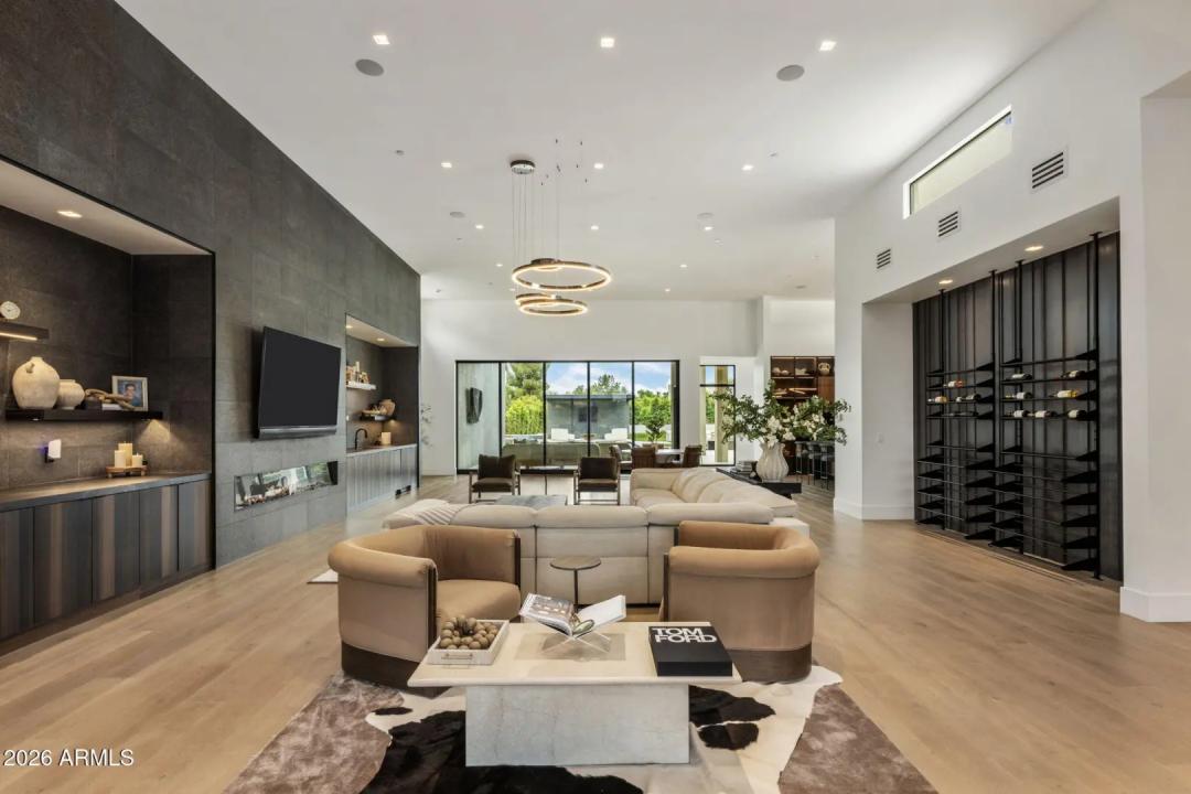 Real Estate Picture 5