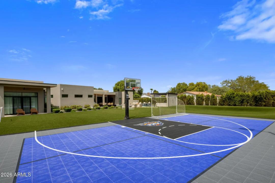 Real Estate Picture 4