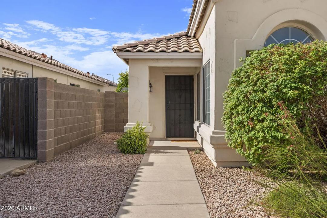 Real Estate Picture 4