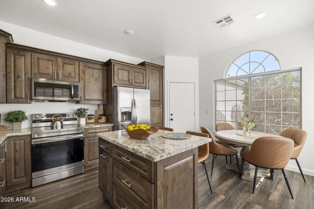Real Estate Picture 15