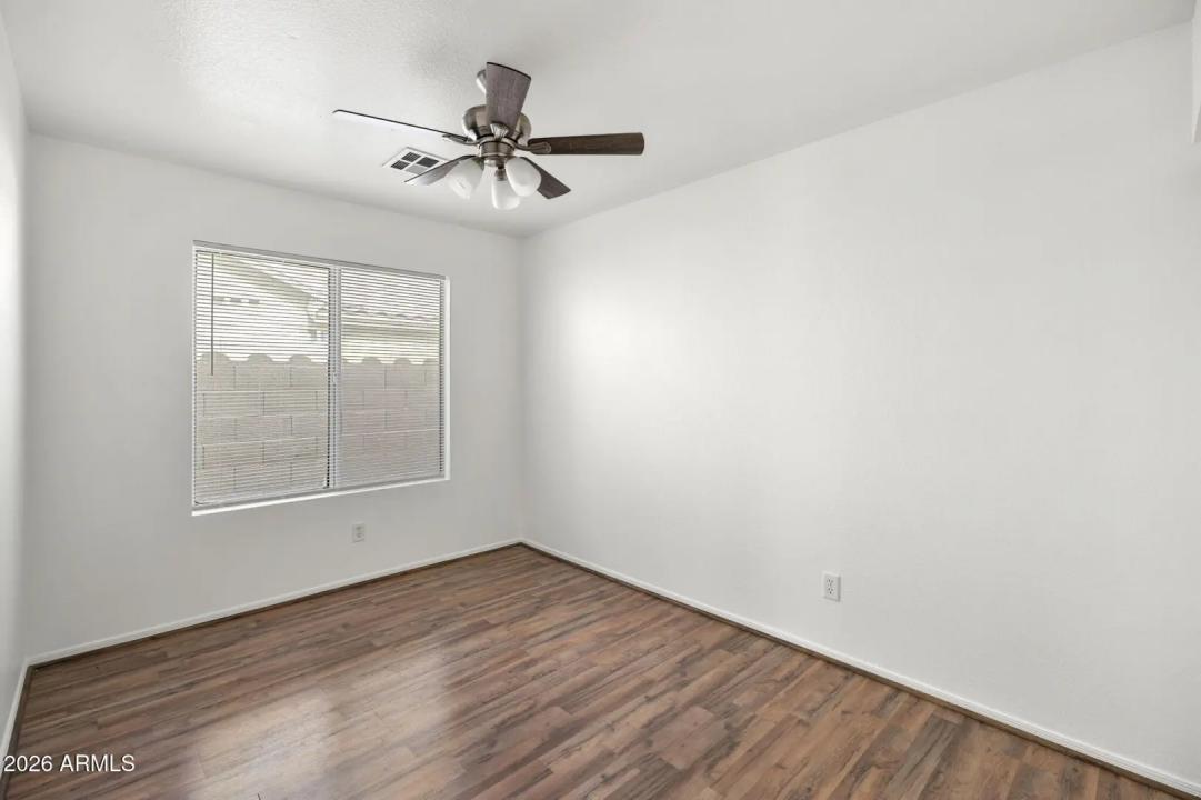 Real Estate Picture 24