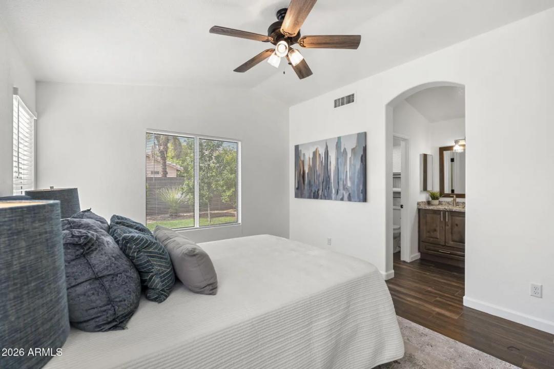 Real Estate Picture 20