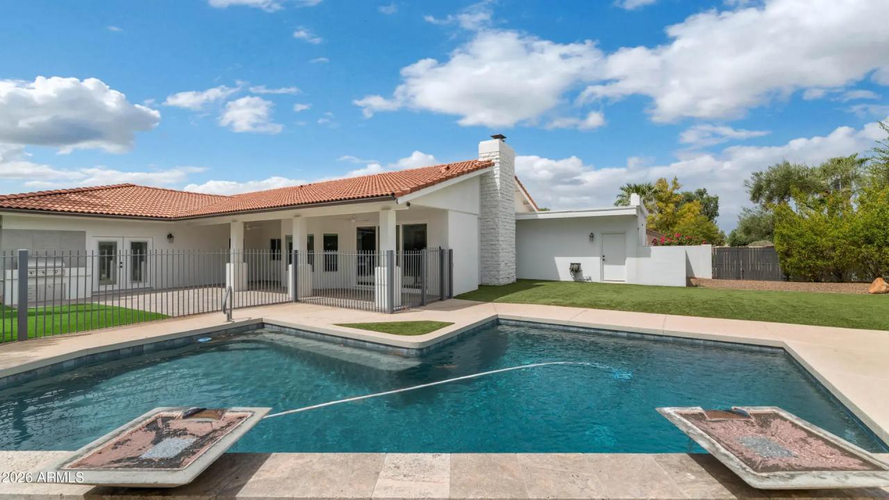 Real Estate Picture 3