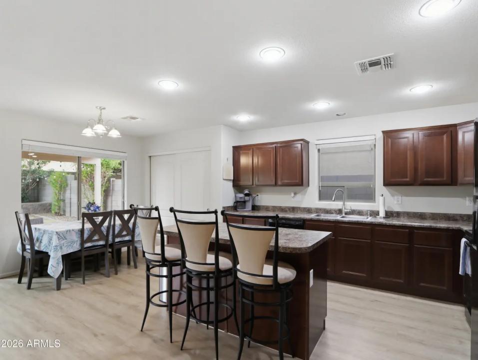 Real Estate Picture 12