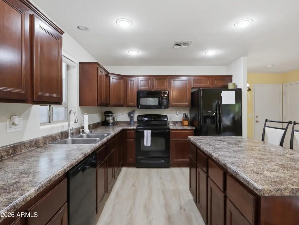 Real Estate Picture 13