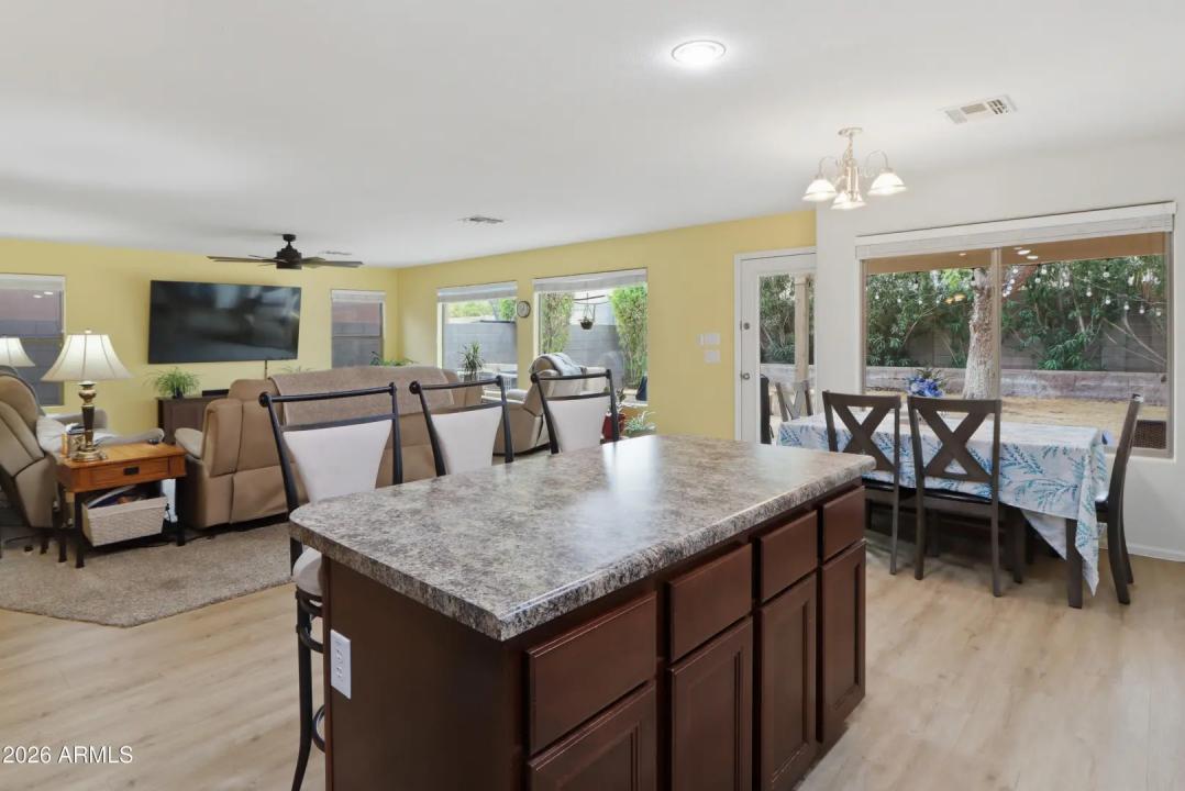 Real Estate Picture 14