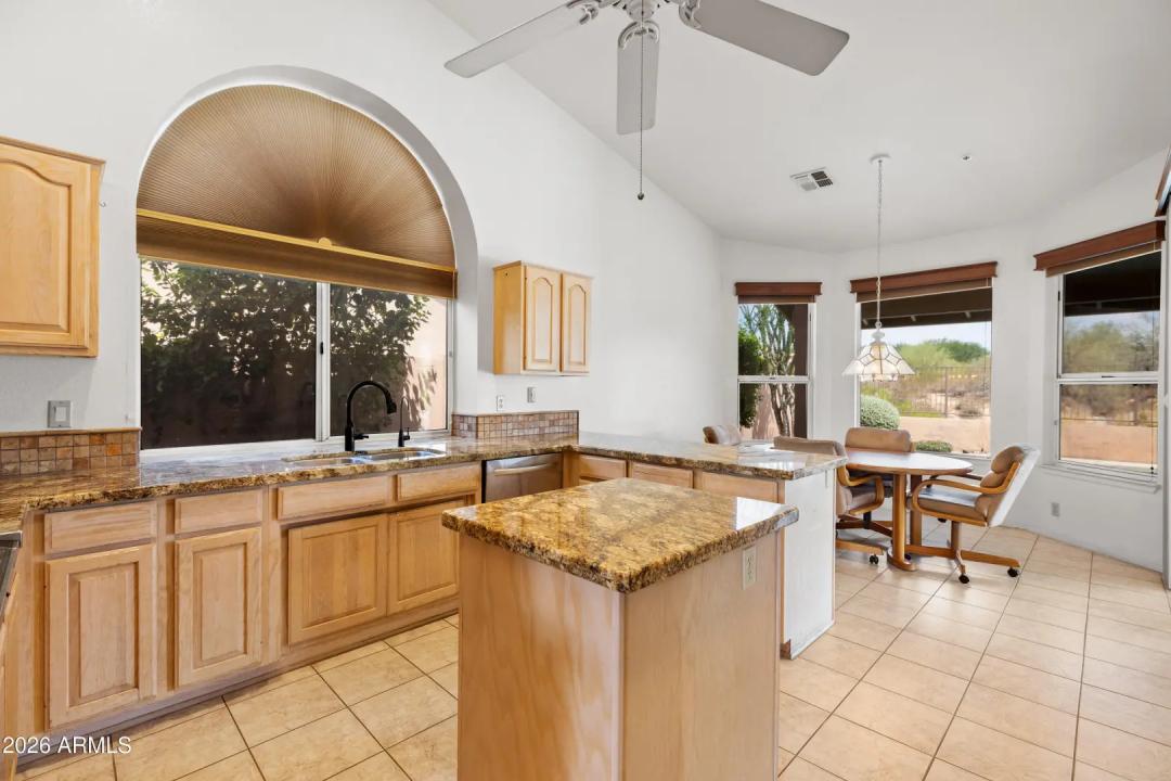 Real Estate Picture 17